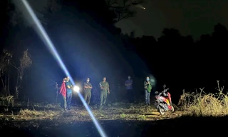 Phát hiện nam thanh niên tử vong tư thế quỳ gần công viên ở Bình Dương