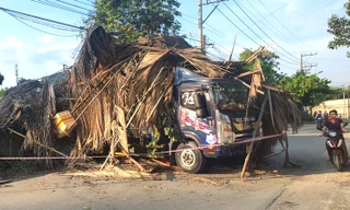 Tập lái xe tải, cán chết người đang ngủ ở chòi lá