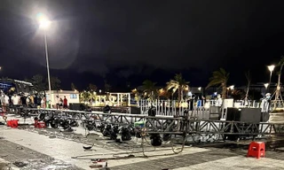 Sân khấu nhạc nước tại Bình Dương gặp sự cố, nhiều người bị thương