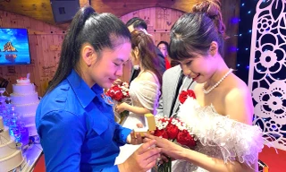 Ấm áp lễ cưới tập thể của 5 đôi thanh niên công nhân lập nghiệp ở Bình Dương
