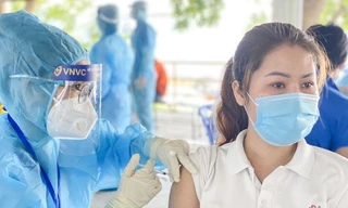 Công nhân ‘3 tại chỗ’ ở Bình Dương được tiêm vắc xin an toàn, thần tốc