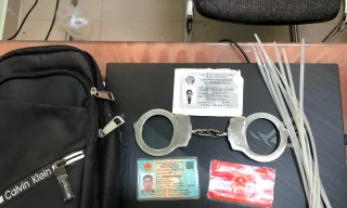 Dùng thẻ 'hiệp sĩ' giả để chặn xe, kiểm tra người đi đường ở Bình Dương