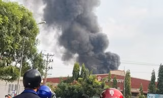 Công ty sơn rộng 11.000m2 ở Bình Dương chìm trong biển lửa