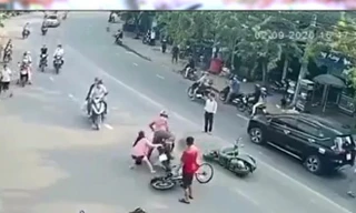 Cô gái liều mạng giữ tên cướp dây chuyền có hung khí