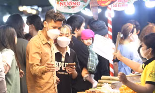 Hàng nghìn người đổ về lễ hội ẩm thực quy mô lớn tại Bình Dương