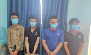 Nhóm cướp ‘nhí’ táo tợn dùng mã tấu chém công an