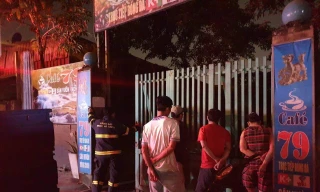 Thanh niên ôm bình gas, can xăng la hét doạ chết trong quán cà phê