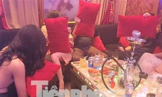 Bắt nhóm 'dân bay' quay cuồng cùng những cô gái 