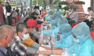 Người lao động ở Bình Dương không tiêm vắc xin sẽ không được vào nhà máy làm việc