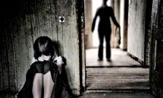 Gã đàn ông nhiều đêm lén lút hiếp dâm con riêng của vợ ‘hờ’