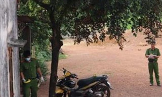 Công an khám nghiệm hiện trường