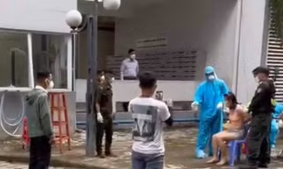 Bình Dương thông tin người phụ nữ bị cưỡng chế đi test nhanh COVID-19