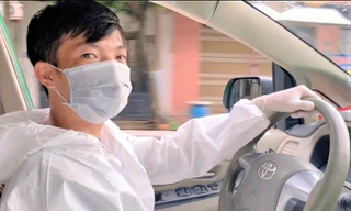 Tâm sự của thầy giáo trở thành tình nguyện viên chạy xe cấp cứu chở F0 ở Bình Dương