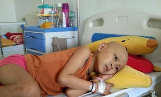 Xót thương bé gái bị ung thư máu cận kề hiểm nguy vì nhà hết tiền