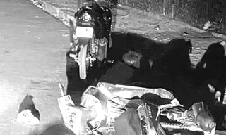 Người phụ nữ bị nam thanh niên đâm gục trên đường