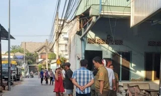 Con phát hiện cha trong tư thế treo cổ