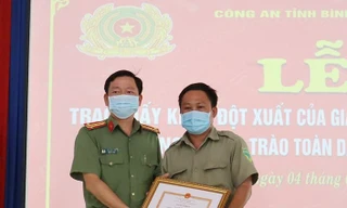 Bảo vệ dân phố dũng cảm khống chế đối tượng mang súng vào khách sạn