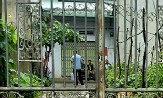 Phát hiện hai người thương vong trong phòng trọ bị xáo trộn