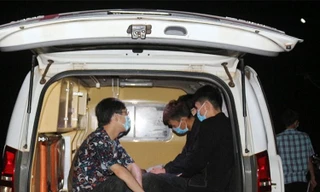 Công an rượt đuổi bắt 5 người nước ngoài nhập cảnh trái phép