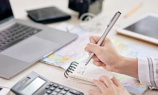 Biển thủ gần 1 tỷ đồng, nữ kế toán trung tâm giáo dục bị bắt