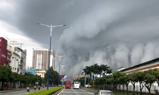 Giải mã hiện tượng khối mây xoắn khổng lồ như sóng thần ở Bình Dương