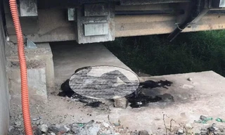 Phát hiện thi thể cháy đen dưới chân cầu Sông Bé