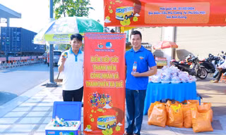 Tuổi trẻ đất Thủ tiếp sức thanh niên công nhân về quê đón Tết