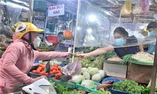 Bình Dương: Hơn 45.000 F0 điều trị tại nhà, tiểu thương lo lắng lập vách ngăn phòng dịch