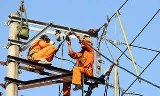 Lý do Bình Dương liên tục cúp điện đột xuất khiến người dân phải ra đường hóng mát