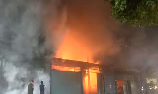 Đang cháy lớn xưởng may ở Bình Dương, kèm nhiều tiếng nổ lớn