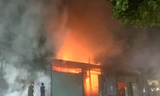 Đang cháy lớn xưởng may ở Bình Dương, kèm nhiều tiếng nổ lớn