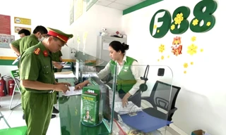 Công an làm việc tại chi nhánh Công ty F88 ở huyện Phú Giáo, Bình Dương