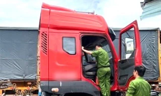 Phát hiện lái xe đầu kéo tử vong trong cabin 