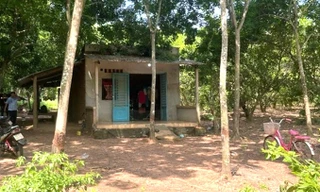 Bé gái 10 tuổi nghi bị hiếp dâm khi đang ngủ trong nhà