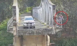 Người đàn ông đi ô tô tới cầu rồi nhảy xuống sông