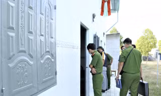 Phát hiện thi thể phụ nữ bị bó bằng chăn trong phòng trọ khóa trái cửa