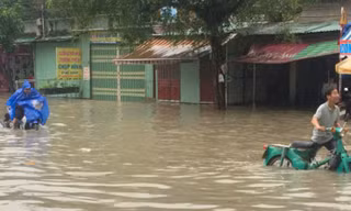 Mưa lớn kéo dài ở Bình Dương, một bé trai mất tích