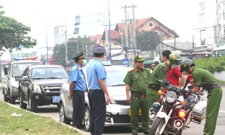 Công an Bình Dương và Thanh tra giao thông xóa điểm nóng trên tuyến huyết mạch