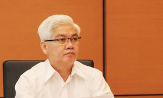 Phụ huynh cầu cứu Bí thư tỉnh vì ‘con nhà nghèo học phí cao hơn con nhà giàu’