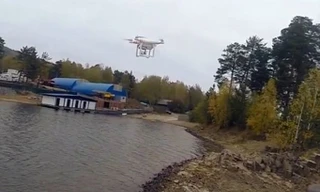 Cần thủ chơi ngông nhất quả đất, dùng máy bay không người lái câu cá