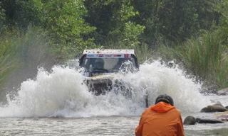 Thót tim với cuộc đua xe địa hình trên đỉnh Trường Sơn