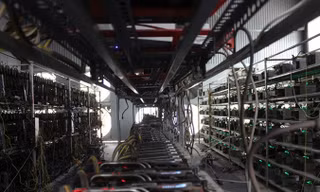 Bên trong chuồng 'trâu cày' Bitcoin trị giá hơn 10 tỷ tại Hà Nội