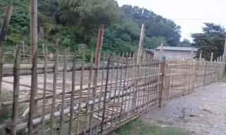 Đường lên động Tiên Sơn vẫn bị dân 'phong tỏa', du khách ngơ ngác