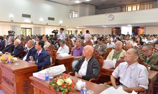 Đại biểu tham dự hội thảo khoa học “Lộ Vòng Cung Cần Thơ – Vành đai lửa”.