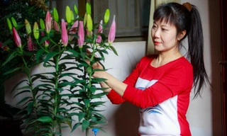 Trở về sau sân khấu Hương tươi lại là một người bình thường với cuộc sống êm đềm bên các con.