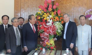 Phó thủ tướng Chính phủ thăm chúc mừng Giáng sinh tại Kon Tum.