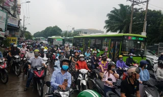 Thu phí ô tô vào trung tâm TPHCM: Chuyên gia nói gì?