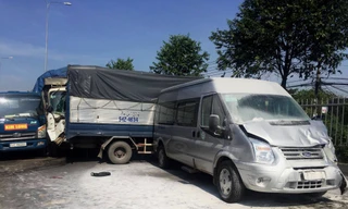 6 ô tô tông nhau trên quốc lộ 1, hành khách hoảng loạn tháo chạy