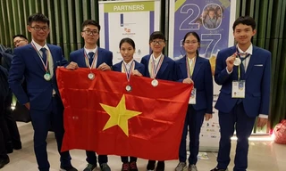 Học sinh giành Huy chương bạc và đồng.