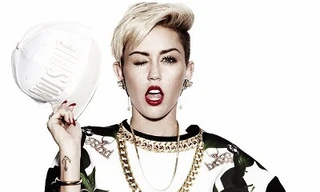 Miley Cyrus tung ảnh gợi cảm khoe chân dài thẳng tắp